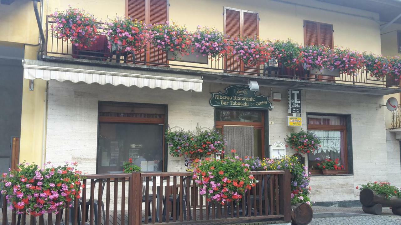 Albergo Ristorante Centro Vico Canavese Exterior photo