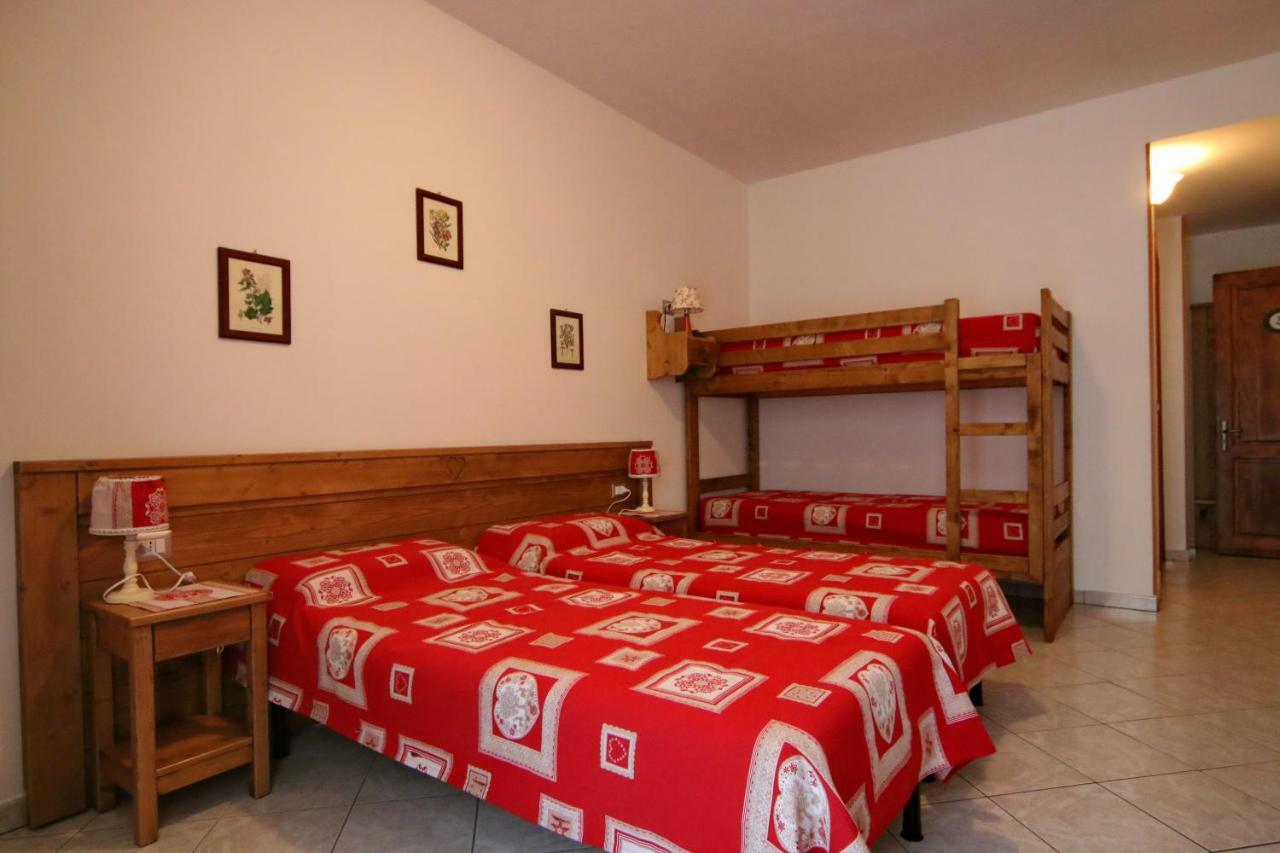 Albergo Ristorante Centro Vico Canavese Exterior photo